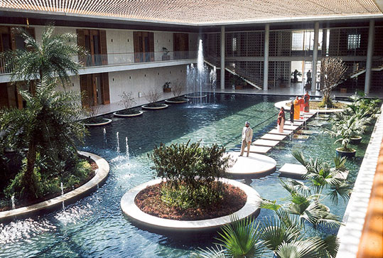 U.S. Embassy in New Delhi, India Photo: Stone Office Archives, Stone on Stone